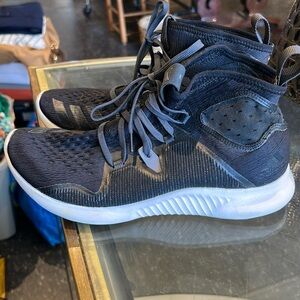 Adidas Women’s Edge Bounce Mid Black size 9.5